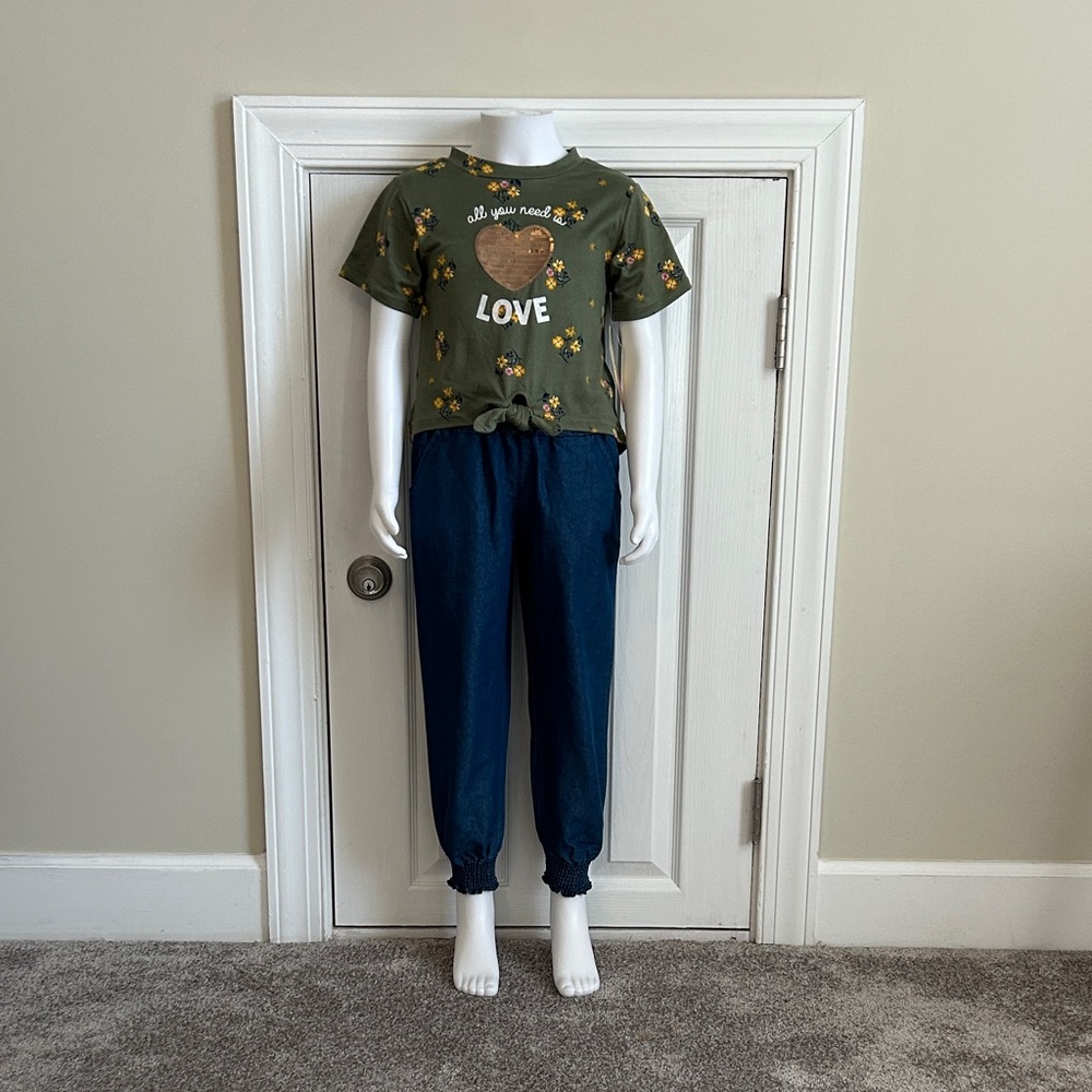 Green Graphic Tee and Blue Joggers Set Size 7